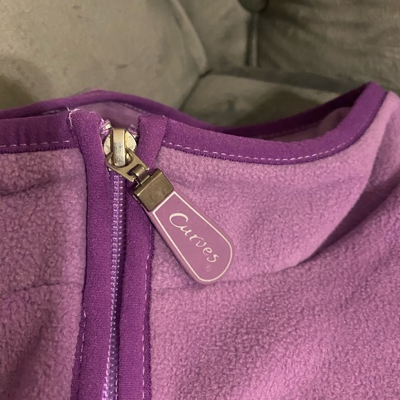 Woman’s Curves brand full zip vest - Picture 8 of 9